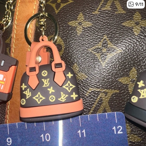 Two mini purse charms for @drcharlene - Picture 3 of 8